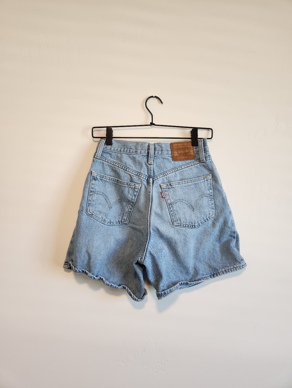 Levi's Premium High Rise Baggy Denim Shorts Size 26 - Picture 4 of 9